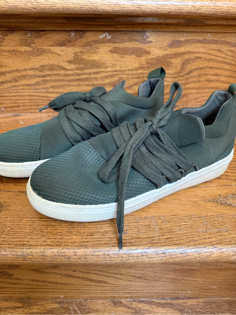 Women’s Olive Green Low-Top Casual Sneakers